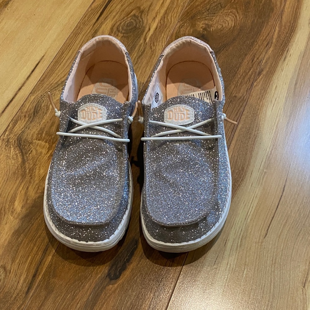 Hey Dude womens 7- Glittery Gray Rose Gold